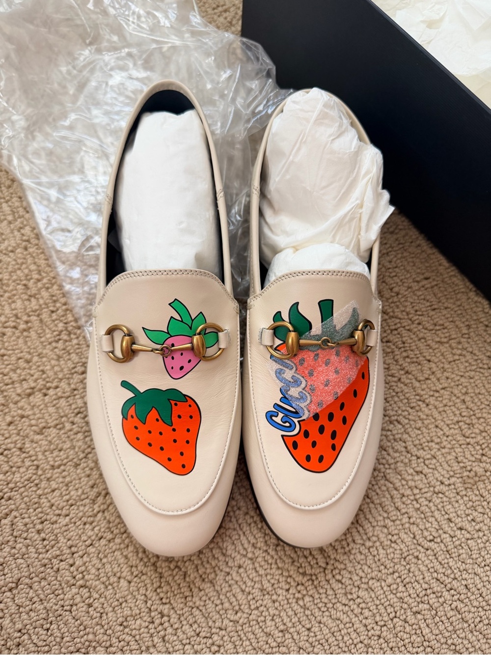 Gucci Women's Cream Leather strawberry Loafers